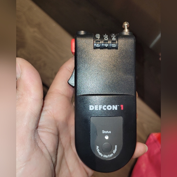 Defcon Kingston lock for laptop computer - Picture 3 of 8